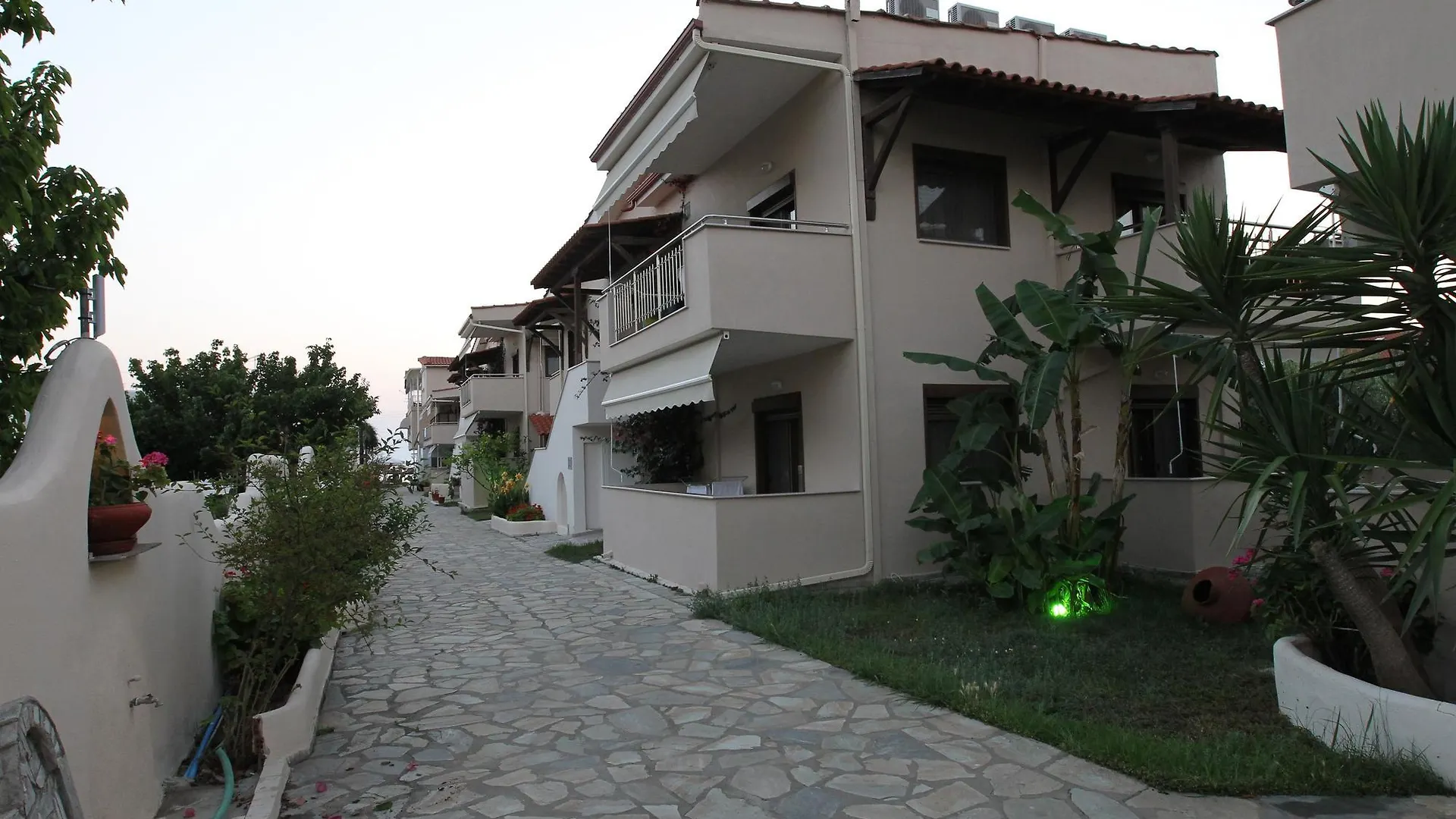 Meliton Inn Hotel & Suites By The Beach Neos Marmaras