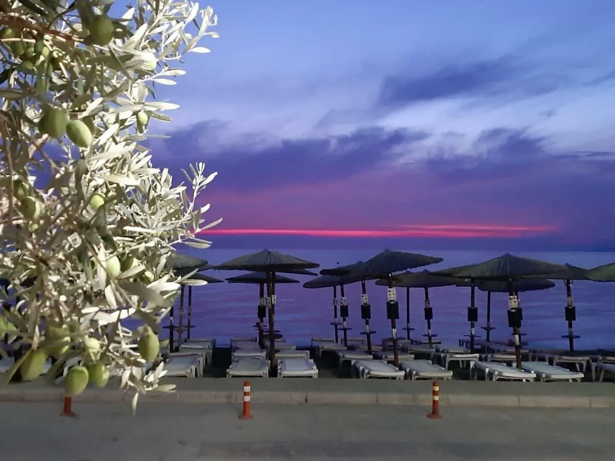 Meliton Inn Hotel & Suites By The Beach Neos Marmaras