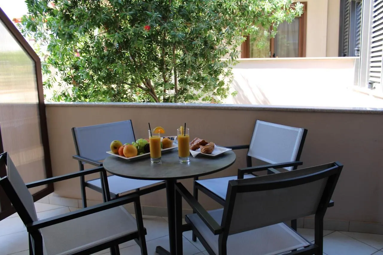 Meliton Inn Hotel & Suites By The Beach Neos Marmaras