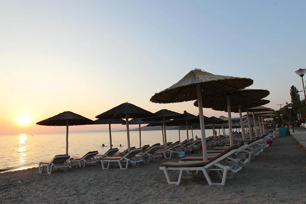 Meliton Inn Hotel & Suites By The Beach Neos Marmaras